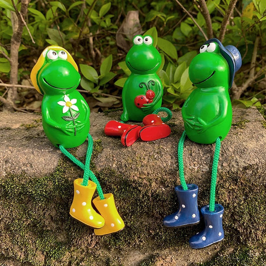 Cute Frog Garden Decor for Outside, Funny Resin Garden Statues Yard Decoration Outdoor, Unique Frog/Rabbit/Monkeys Art Figurines for Patio Lawn House (Frogs a)