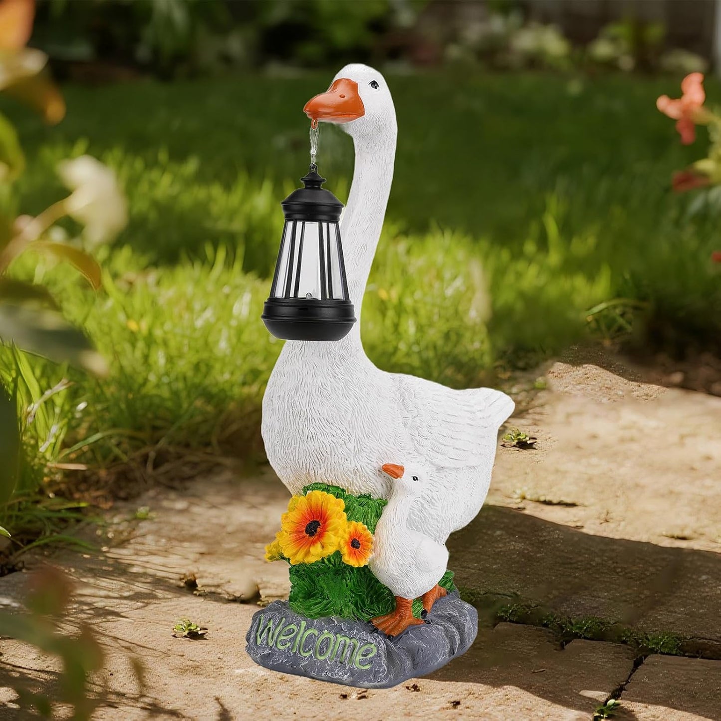 Solar Porch Goose Statue, Outdoor Goose Decor with Lantern for Yard Lawn Patio Balcony, Birthday Christmas Housewarming Gifts for Mom, Grandma, Women, 20 Inch, Resin