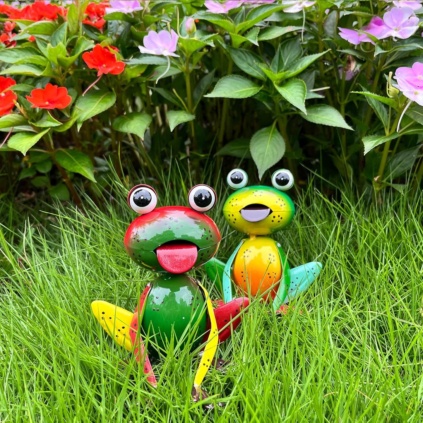 Metal Garden Decor Yard Art for Outside Set of 2 Cute Small Frogs Lawn Patio Ornaments Backyard Decorations Garden Gifts for Mom - (Yellow,Green)