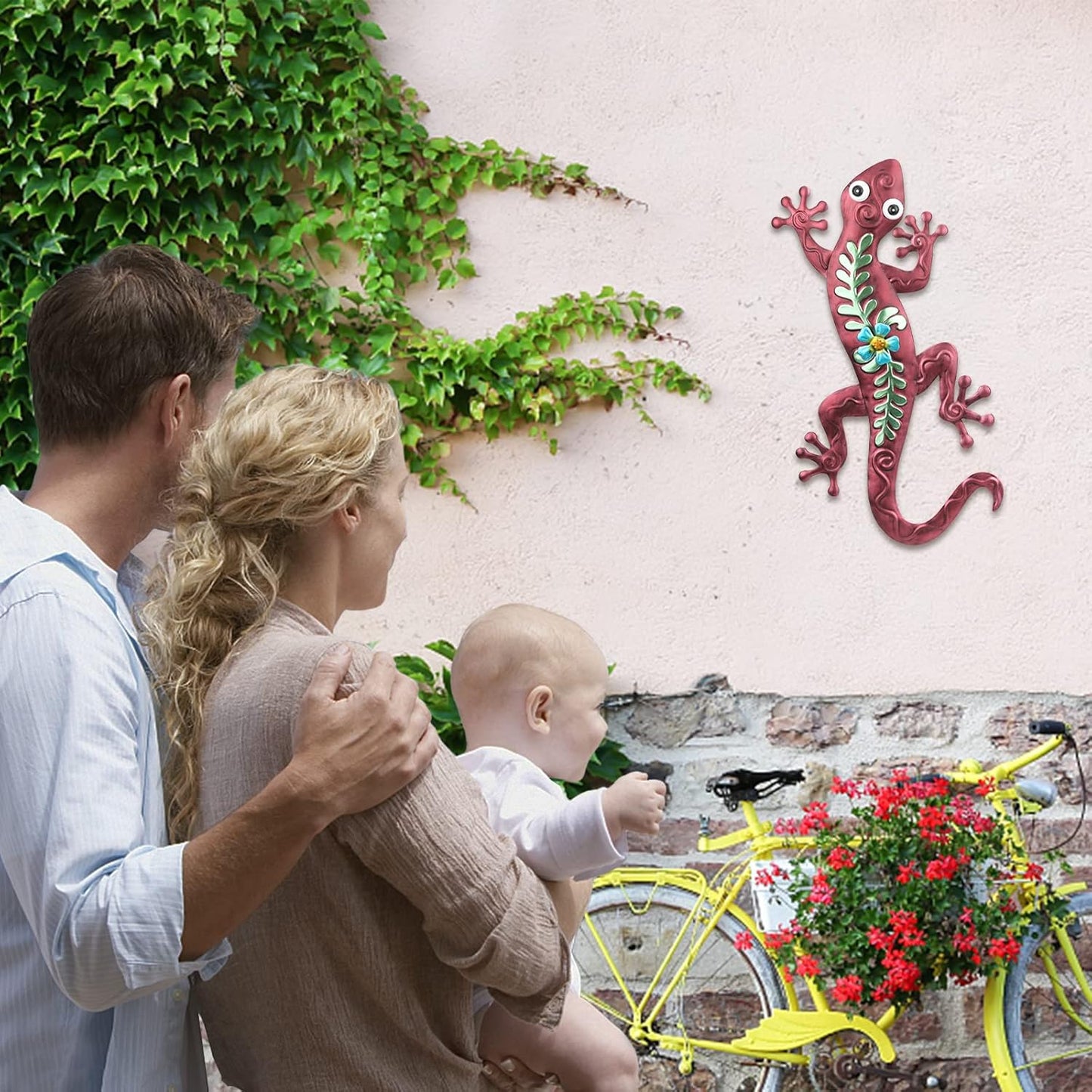 VCUTEKA Outdoor Metal Gecko Wall Art Lizard Wall Sculpture with Flower Outside Wall Sculpture Hanging Wall Decoration for Garden Patio Fence Yard Balcony Decor Brown