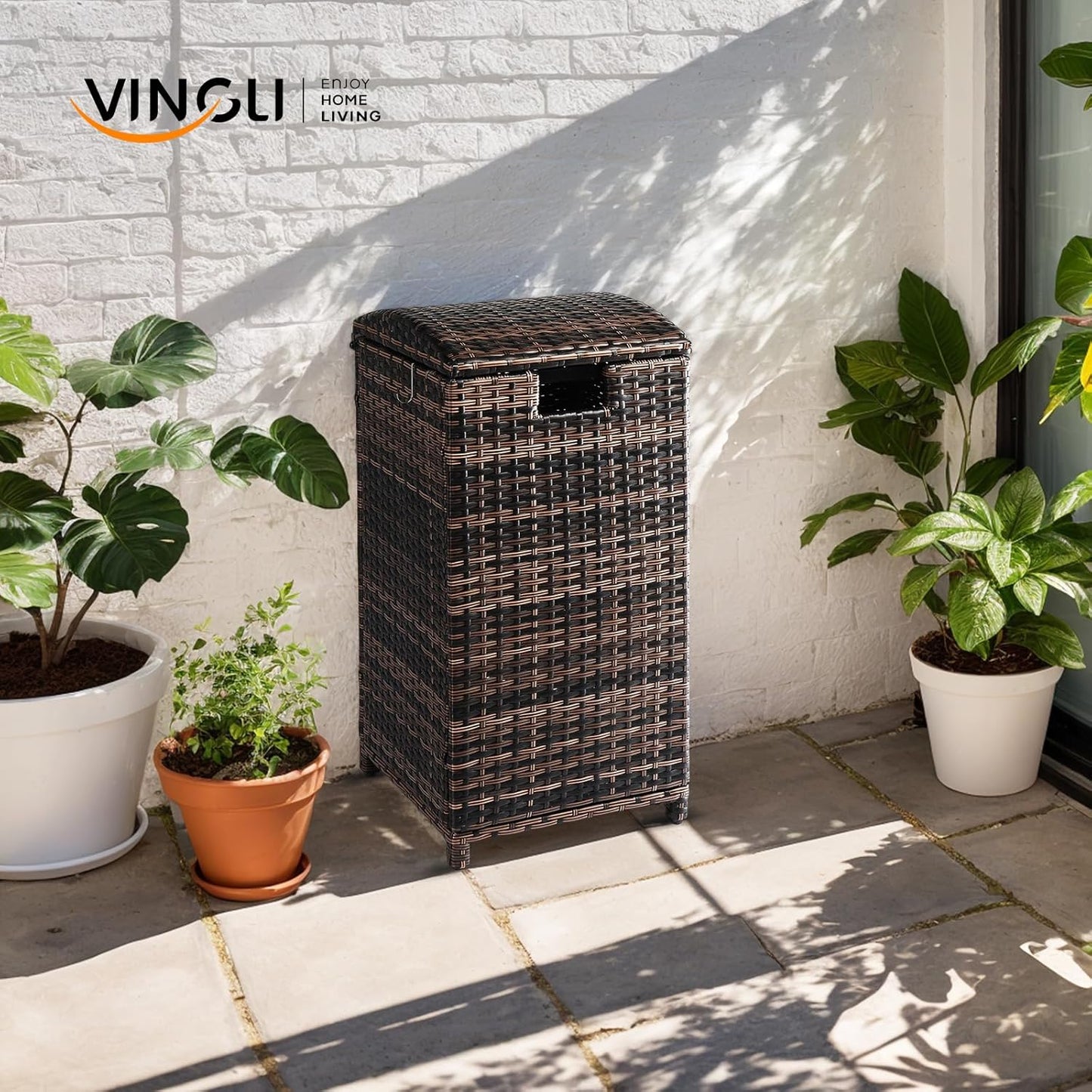 VINGLI 33 Gallon Outdoor Trash Can with Convenient Lid, Rattan Garbage Container with Side Hook, Weatherproof Patio Trash Can for Graden, Yard, Patio, Brown