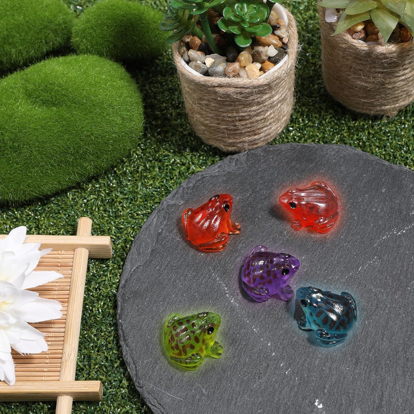 40Pcs Luminous Mini Frog Statues Model Miniature Frog Figurines Small Resin Animals Garden Decor Tiny DIY Terrarium Accessories Kit for Landscape Dollhouse Potted Aquarium Craft Party Ornament