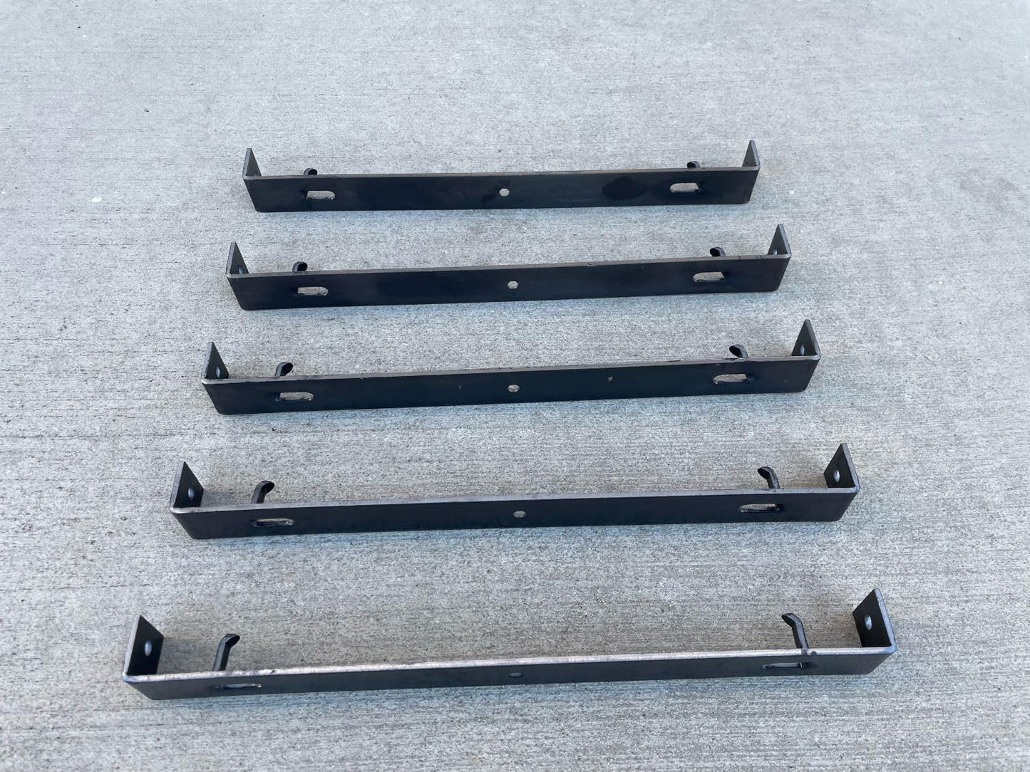 Sandbaggy 10" x 1 ⅛" Concrete Spreader Cleats - 1 ⅛" Plywood - Form Clips - Black Annealed Steel - Maintains Consistent 10 inch Wall Thickness (10" Wall, 1-1/8" Ends, 20, Count)