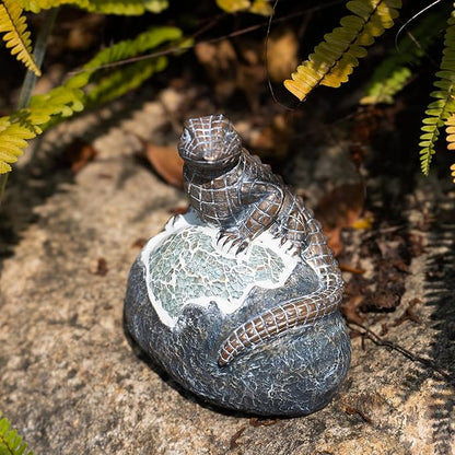 Solar Garden Outdoor Statues Lizard with LED Lights - Lawn Decor Lizard Statue for Patio, Balcony, Yard Ornament - Unique Housewarming Gifts