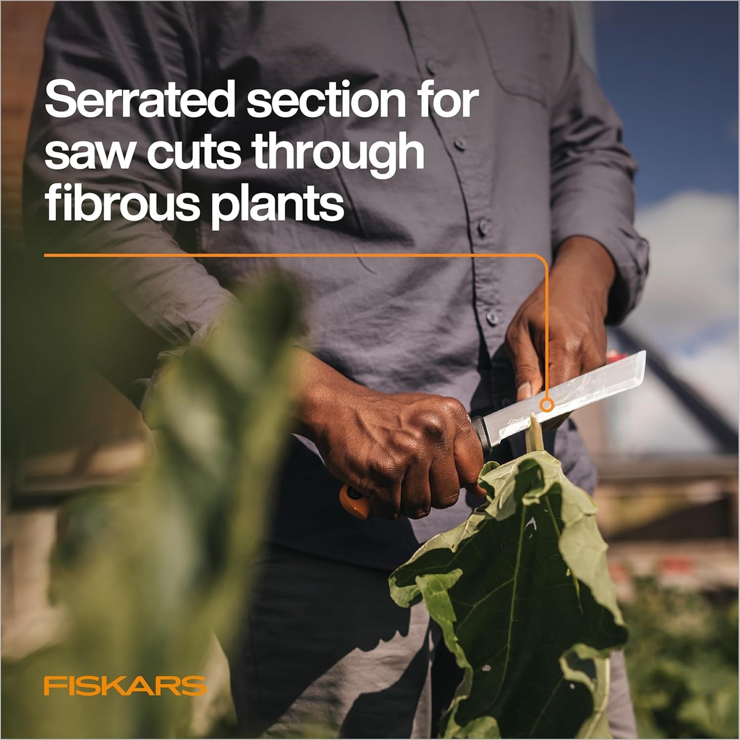 Fiskars Harvesting Knife with Serrated Edge, Gardening Hand Tool with Flat Tip Blade and Sheath, Perfect for Thick Stalks and Stems