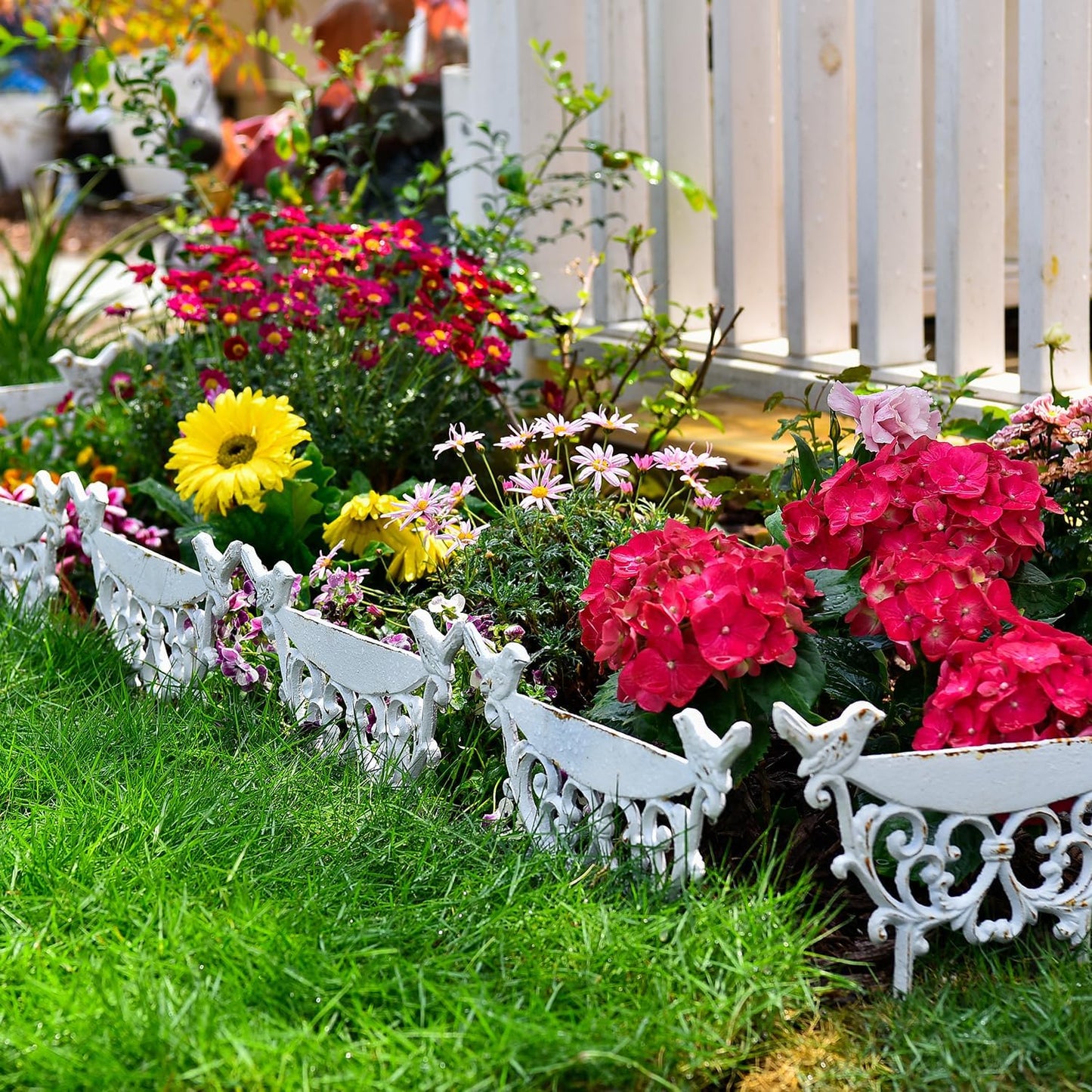 Sungmor Decorative Cast Iron Garden Edging Border, 4 Pack White Landscape Edging Low Picket Fence, 9.9inch Tall Outdoor Flower Bed Lawn Fence Panels, Vintage Metal Yard Decor Stakes