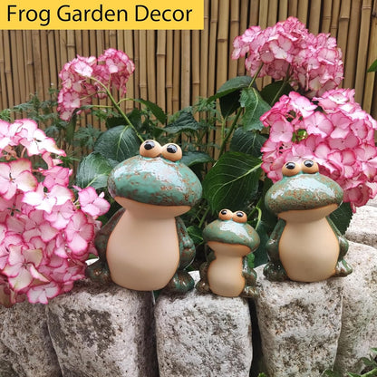 Ceramic Frog Garden Decor Set of 3 - Funny Cute Frog Lawn Ornaments, Outdoor Pond Patio Statues for Yard, Front Porch, Backyard Decor (Dad, Mom & Baby Frogs)