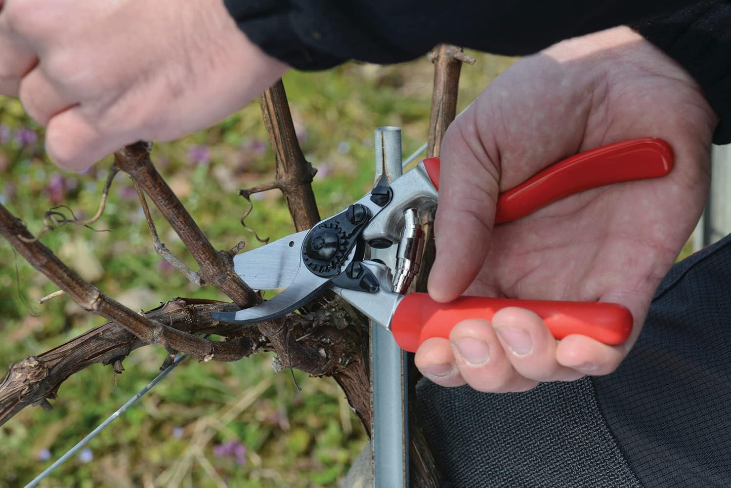 Felco F7 Pruning Shears – 26" Swiss-Made Garden Clippers with Rotating Handle for Reduced Fatigue | Hand Pruners for Gardening | Garden Tool Cutter with Precision Bypass Blade, Aluminum Handles