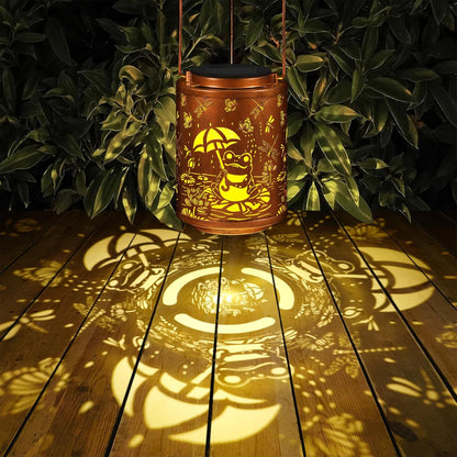 Solar Lanterns Garden Decor Birthday Gifts for Women Mon Grandma Metal Hanging Solar Lights Waterproof Outdoor Decoration for Outside LED Lanterns for Yard Patio Lawn (Frogs)