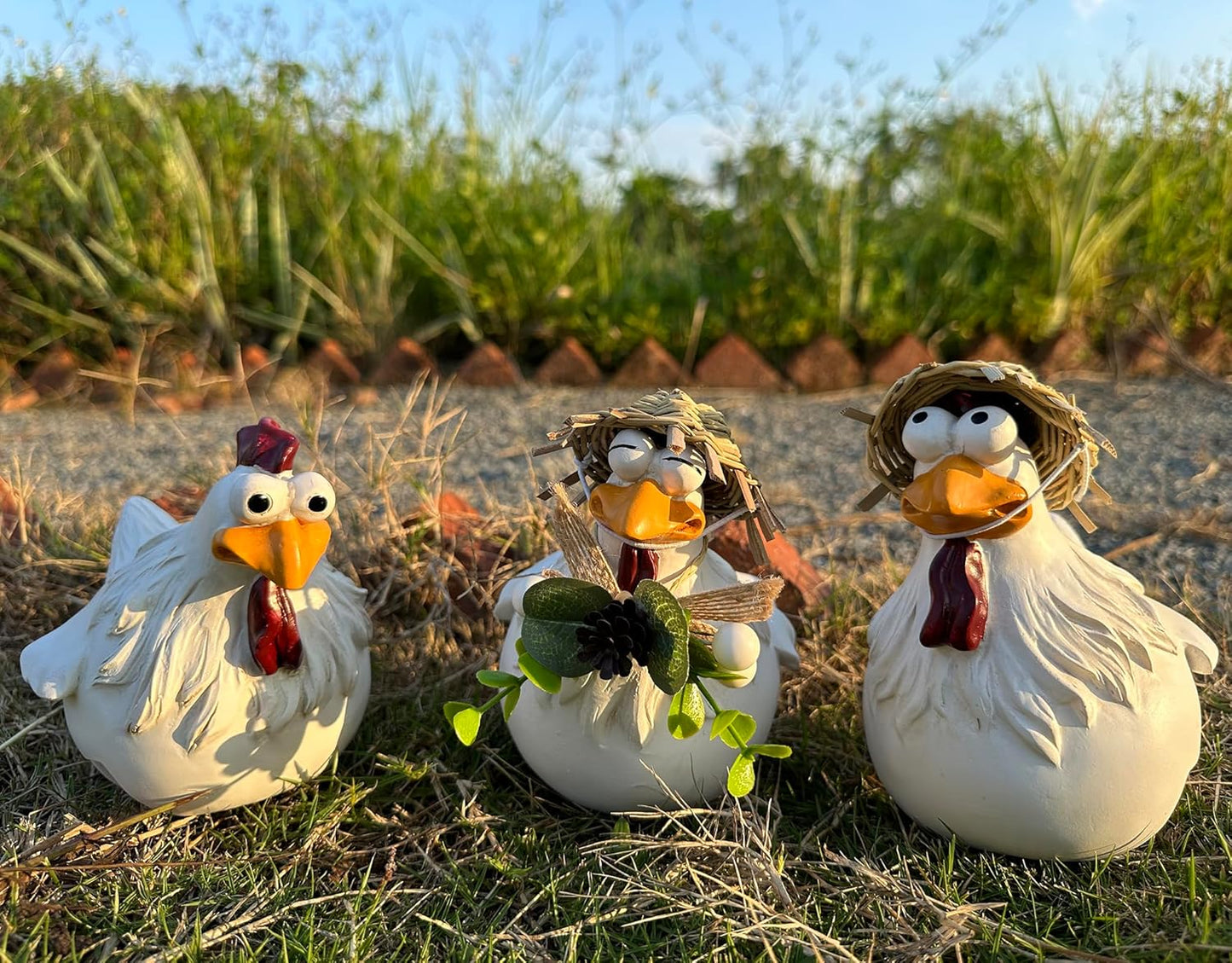 Funny Farm Chickens Statues,Chicken Fence Decoration,Resin Cute Chickens Decor,Outdoor Real Animal Statue,Chicken Sculpture,Perfect for Home Garden Stairs,Farm,Patio,Backyard