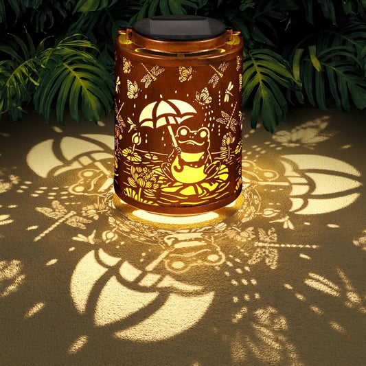 Solar Lanterns Garden Decor Birthday Gifts for Women Mon Grandma Metal Hanging Solar Lights Waterproof Outdoor Decoration for Outside LED Lanterns for Yard Patio Lawn (Frogs)
