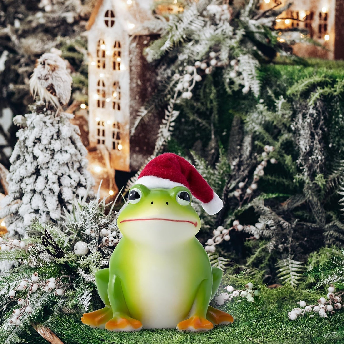 Christmas Frog Resin Statue - Christmas Frog Statue with Santa Hat for Xmas Tree Party Desk Decor Resin Figurine for Home Patio Office Decoration Cute Plant Statues for Tabletop Garden Decor