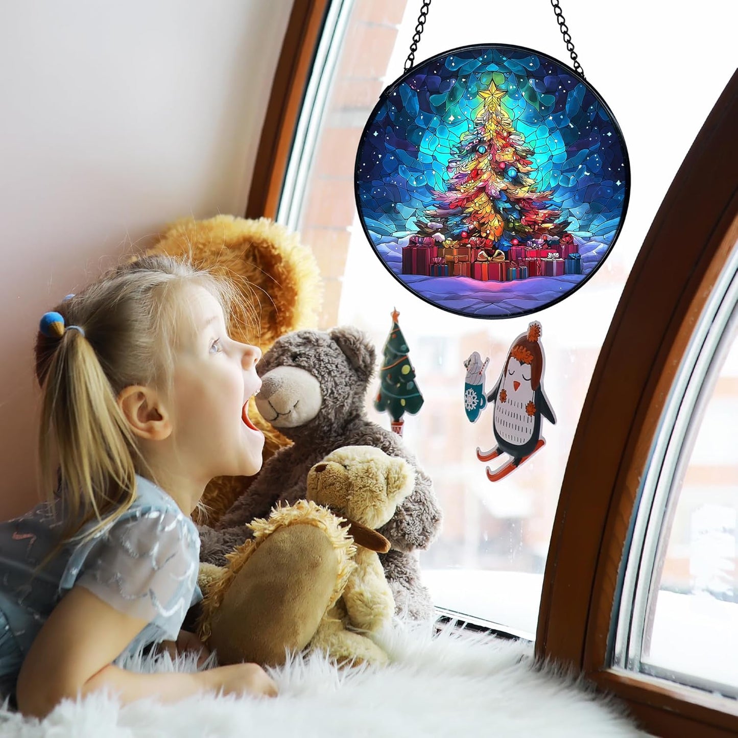 TNUW Christmas Tree Stained Glass Window Hanging, Rustic Winter Holiday Xmas Tree Sun Catchers Indoor Window Glass Round Wall Art Decor, Christmas Wall Hanging Decorations, 7.9＂x7.9＂