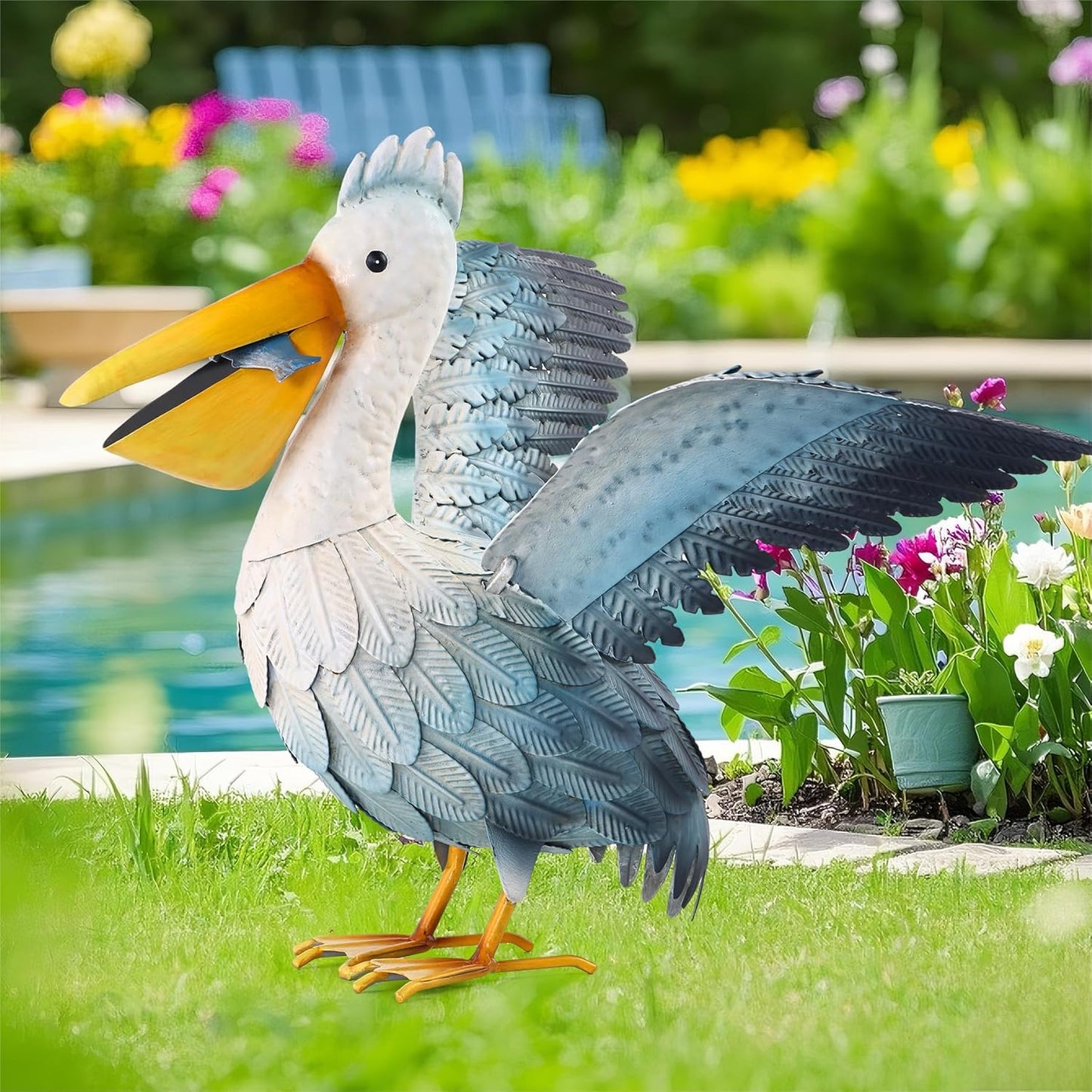 Metal Pelican Garden Statue Outdoor Decor, Metal Yard Art Decoration Coastal Bird Garden Decor Lawn Ornament for Porch Patio