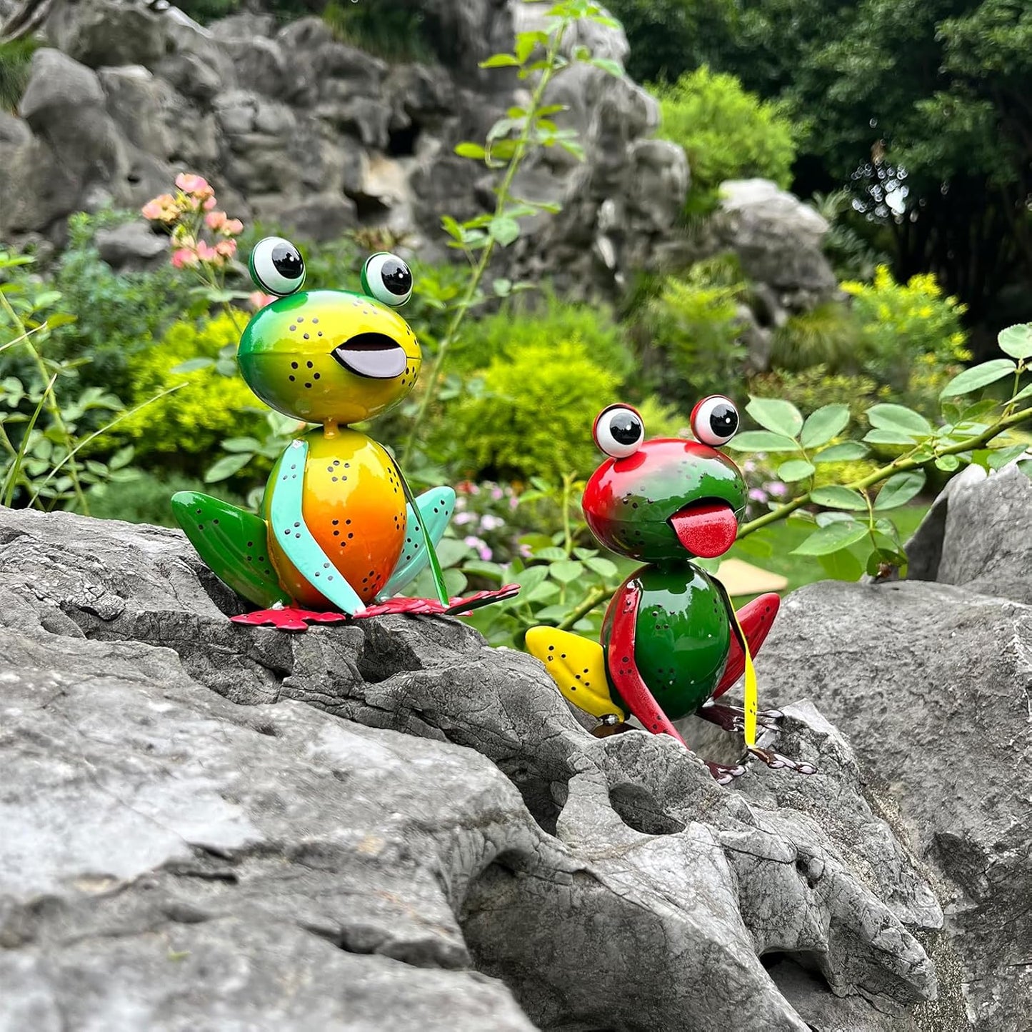 Metal Garden Decor Yard Art for Outside Set of 2 Cute Small Frogs Lawn Patio Ornaments Backyard Decorations Garden Gifts for Mom - (Yellow,Green)