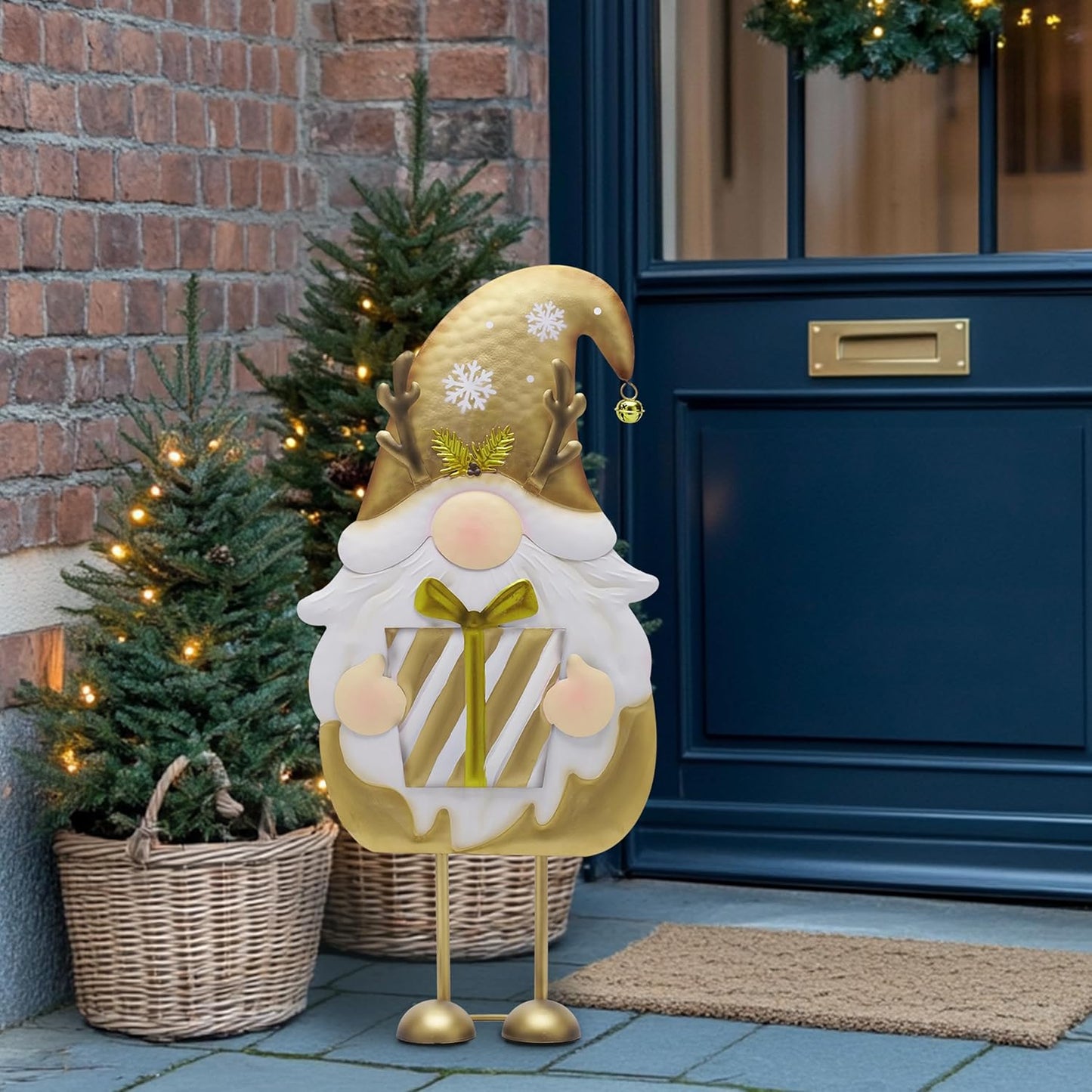 TERESA'S COLLECTIONS Gnome Christmas Decorations,Metal Gold White Santa Holding Gifts,Christmas Gnome Statue for Garden Indoor Outdoor,Decorative Yard Art Sign for Lawn Xmas New Year Winter Decor,24"