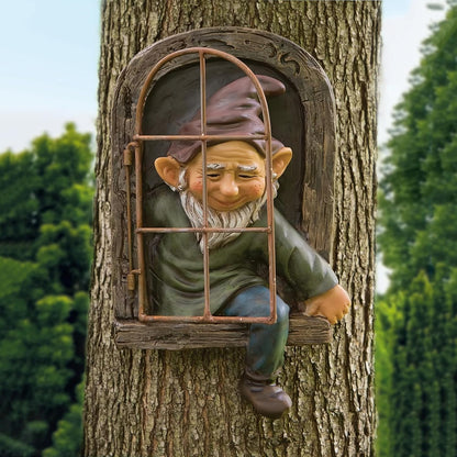Elf Out The Door Gnome Tree Hugger Statue, Funny Whimsical Garden Peeker Sculpture, Resin Tree Face Decor Outdoor, Hanging Gnome Figurine for Yard Patio Lawn Porch Decoration, 7"x13"