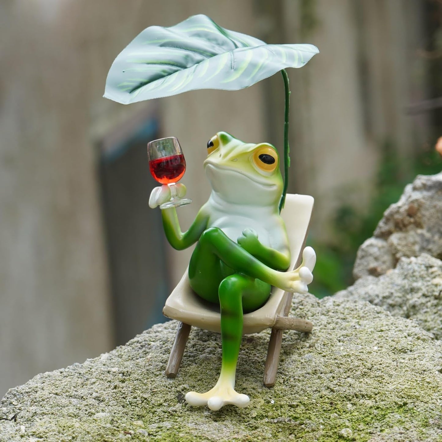 OwMell Frog Statue for Garden, Green Frog Figurine for Outdoor Decor Yard and Garden Decoration Resin Sculpture - Chill with Wine