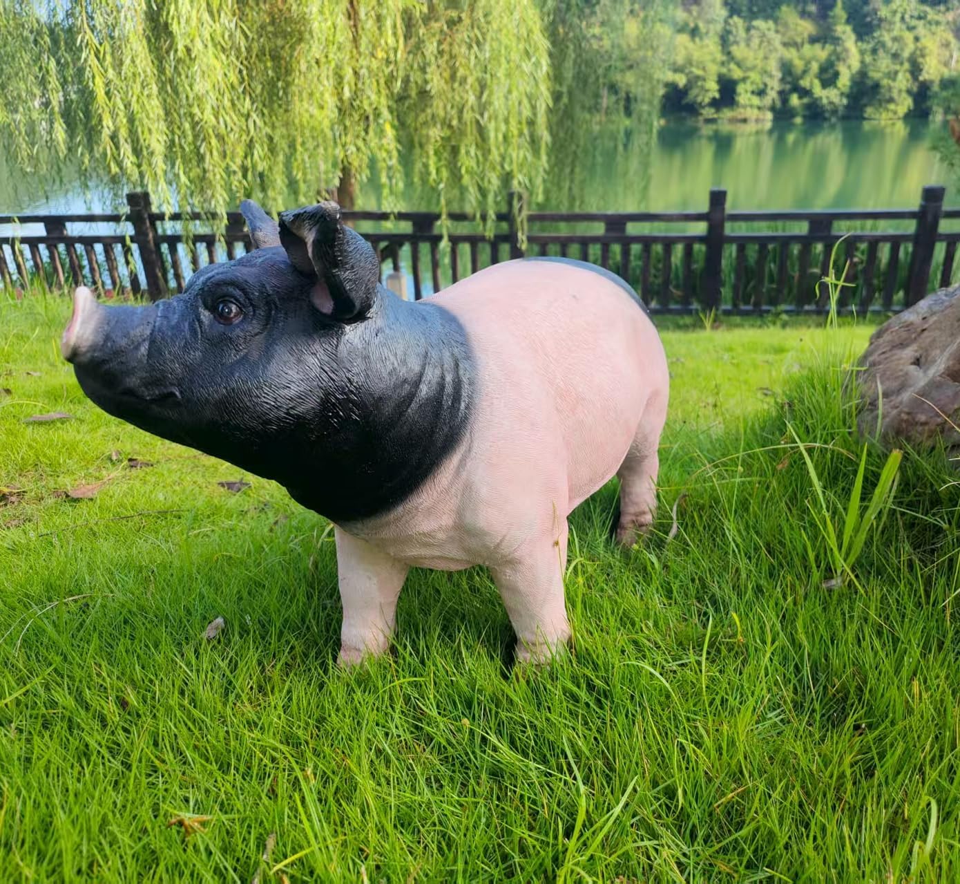 HOUDE Cute Pig Sculpture, 20.08 inches Long, decorates Outdoor Art Gardens, courtyards, lawns, and Indoor Public Spaces Such as Living Rooms and Balconies. (Black)