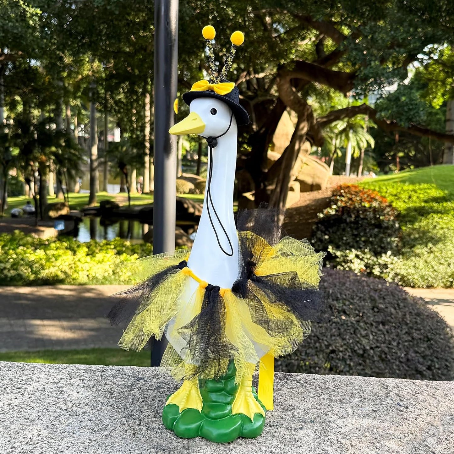 Porch Goose Outfits Garden Statue-Large Goose Statue with Bee Halloween Set Indoor/Outdoor Resin Sculpture, Goose Outfits+20" High Goose Figurine with Costume for Yard Decorations, Gifts for Mom