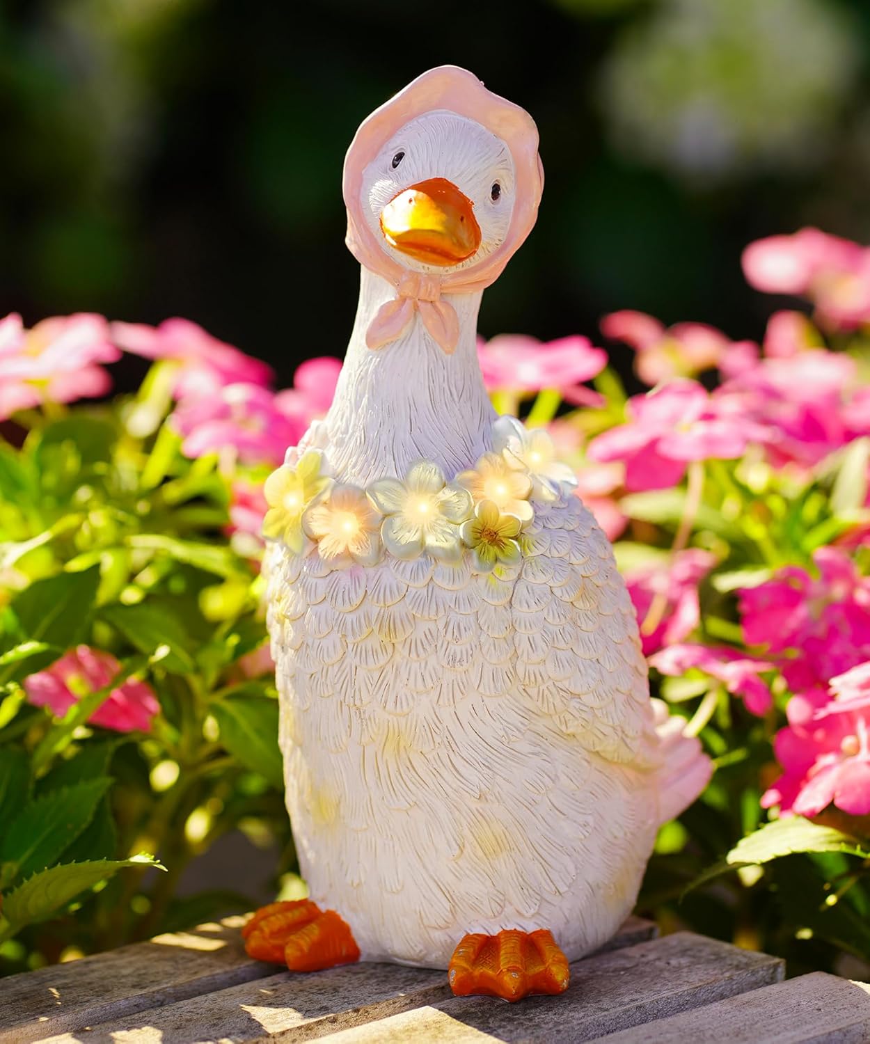Porch Goose Statues for Garden Decor: Outdoor Sculpture for Lawn Patio Yard Balcony Ornaments - Gifts for Mother Grandma Women(White)