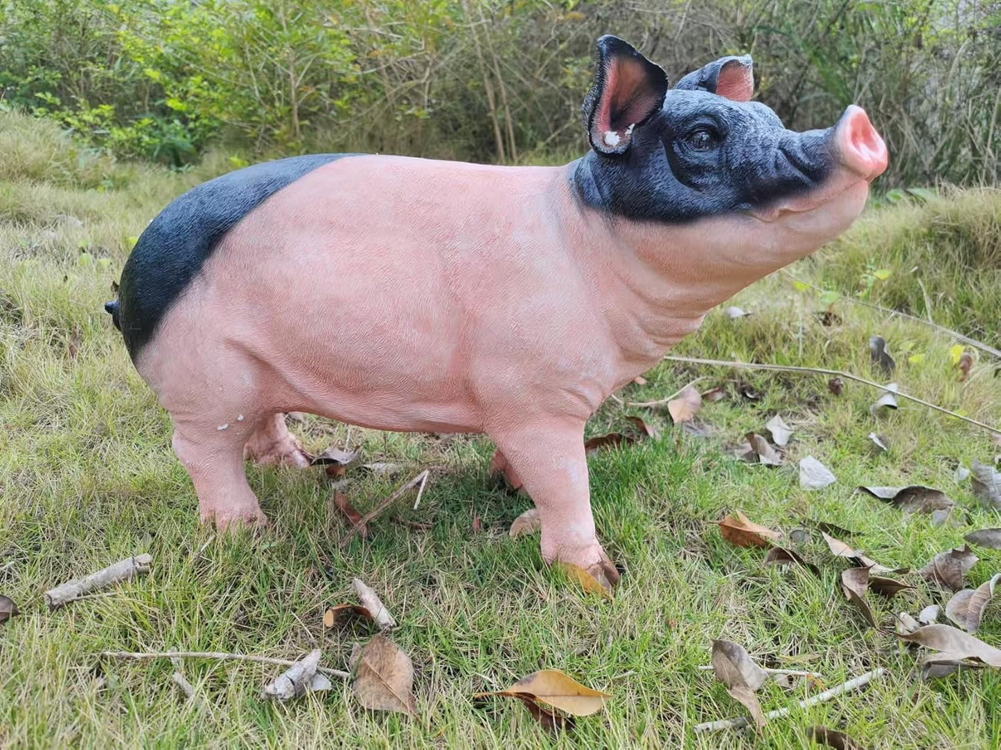 HOUDE Cute Pig Sculpture, 20.08 inches Long, decorates Outdoor Art Gardens, courtyards, lawns, and Indoor Public Spaces Such as Living Rooms and Balconies. (Black)