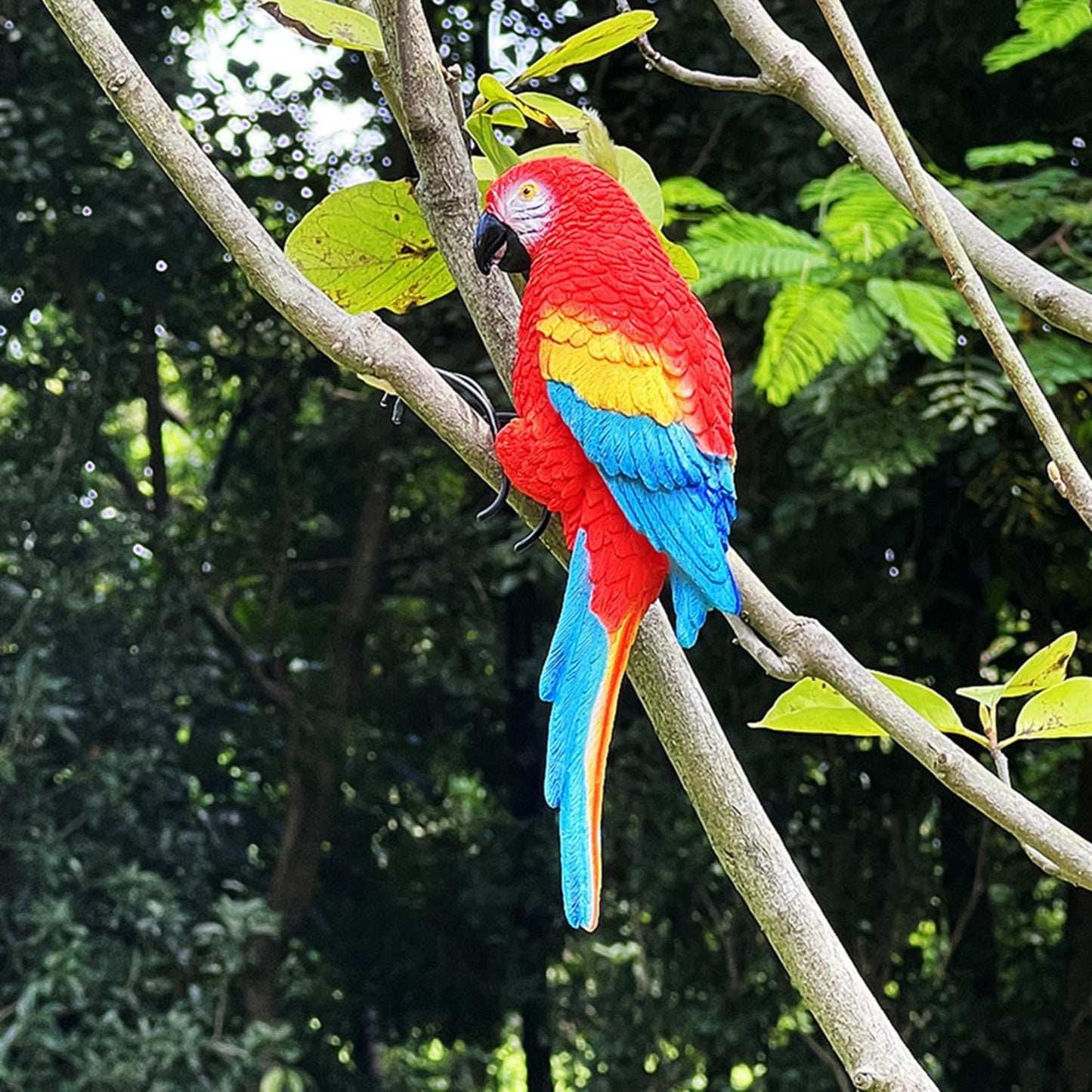 Realistic Parrot Sculpture Resin Hanging Parrots Garden Statues Lifelike Bird Figurines Landscape Ornament Patio Yard Lawn Figurine Tree Decor, Outdoor Garden Wall Statues (Red)