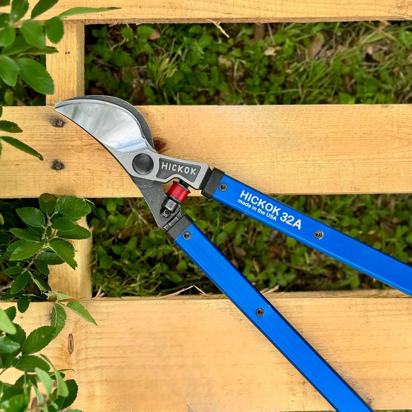 Heavy Duty Loppers for Tree Trimming – 32" Branch Cutter & Pruning Shears with Long Handle | Lightweight Aluminum Tree Trimmer | Professional-Grade Pruner Made in USA