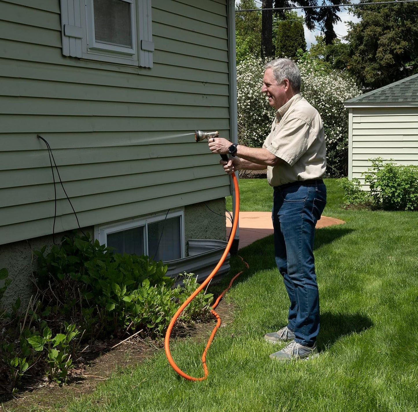 YOTOO Heavy Duty Hybrid Garden Water Hose 5/8-Inch by 25-Feet 150 PSI Kink Resistant, Flexible with Swivel Grip Handle and 3/4" GHT Solid Brass Fittings, Orange