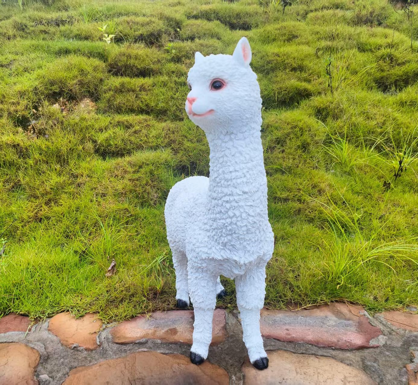 Outdoor Alpaca Statues, Courtyard Garden Decoration, Modern Minimalist Style Animal Ornaments, Sun Resistant and Waterproof Balcony Lawn Decoration, Creative Gifts (White)