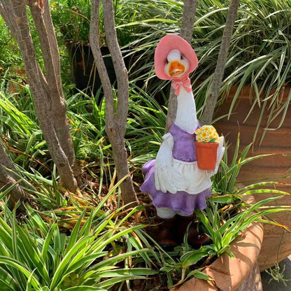 iRonrain Garden Statues Gardener Couple Duck, Indoor Ourdoor Decorations Cute Ducks Art Décor Figurine Ornament for Yard Home Garden Patio and Office (Femal)