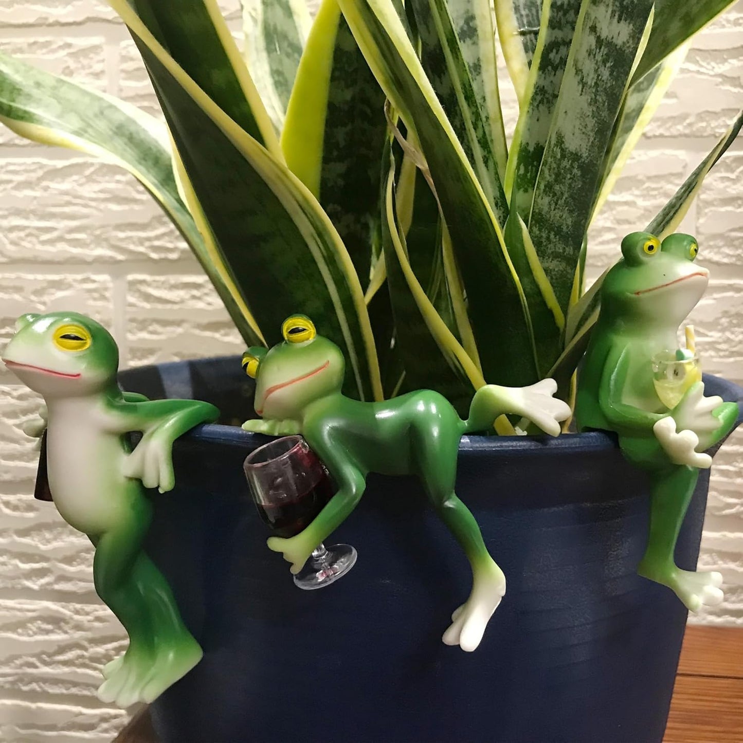 Miniature Frog Figurines Decor Cute Resin Frog Statue Sculpture Garden Planter Pots Indoor Outdoor Patio Balcony Home Desk One Lying