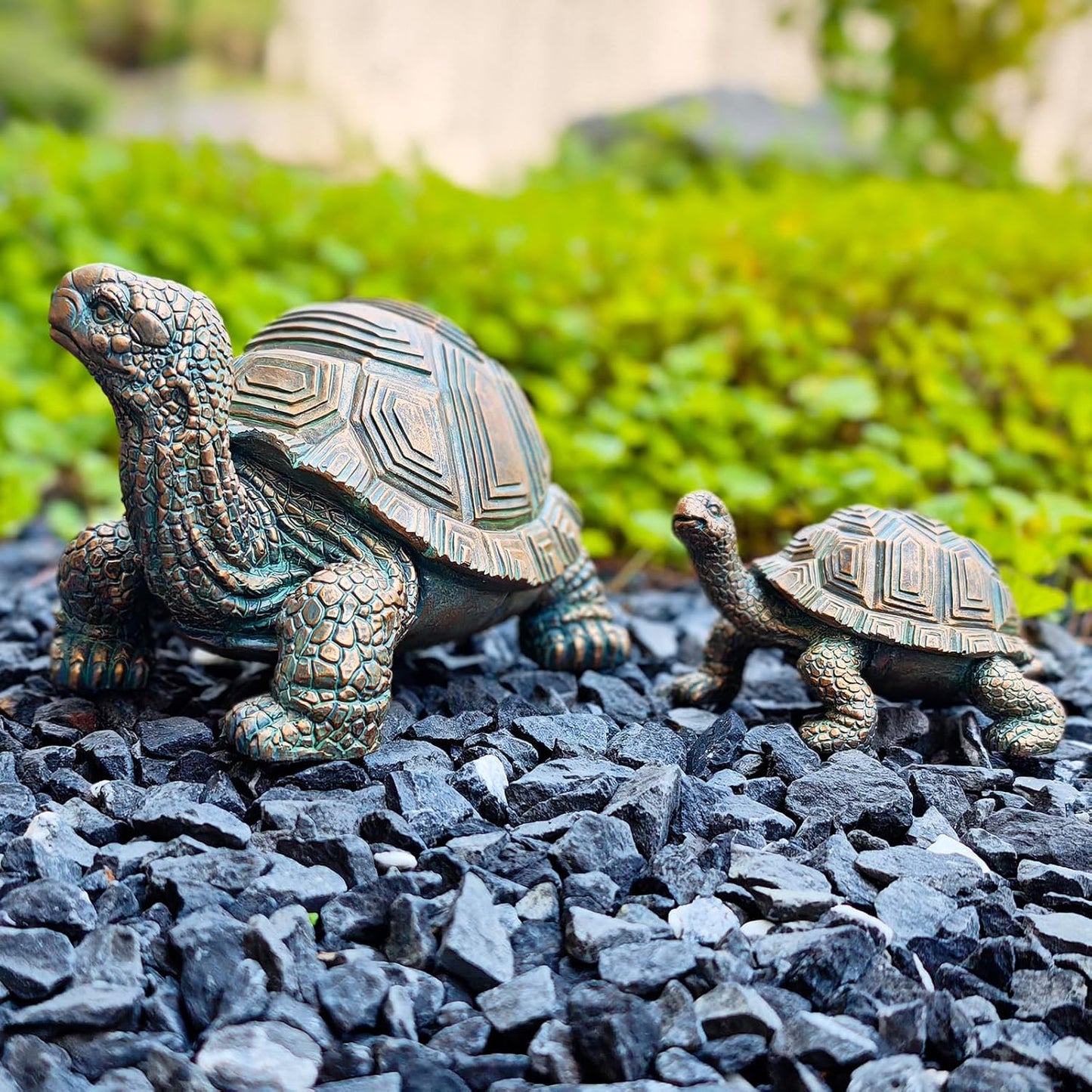 2 Pcs Outdoor Garden Turtle Statue, Cute Turtle Statue with Baby for Garden, Patio, Lawn, Outdoor Patio and Deck Decorations, Unique Housewarming Gifts