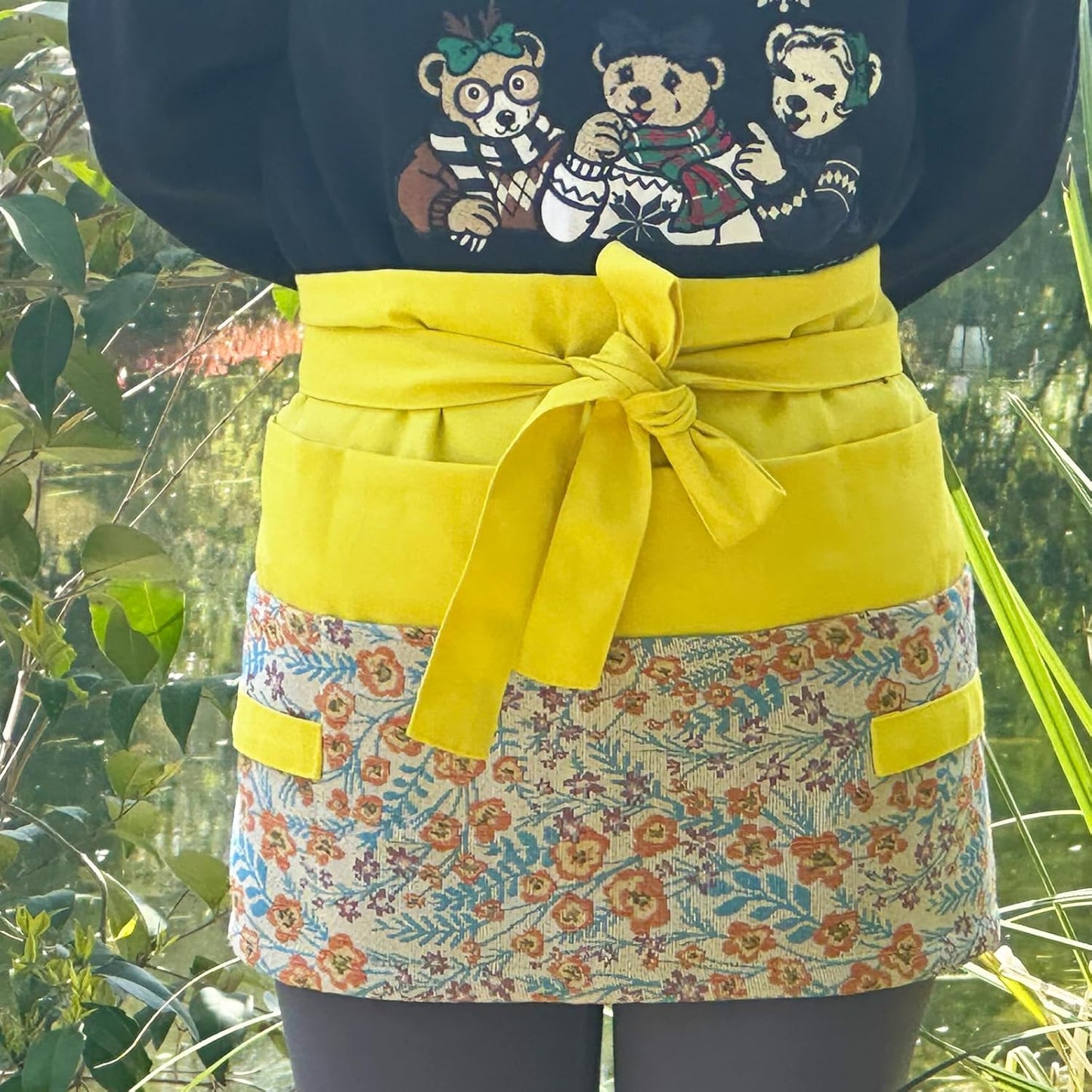 Garden Apron for Woman, Serve Apron Cute, Flora Half Apron with 8 Pockets, Valentines Gift for Mom Wife Girlfriend