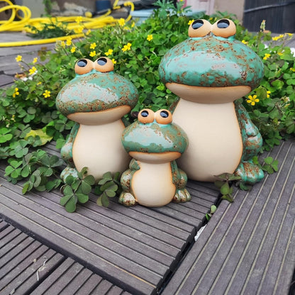 Frog Statues for Garden, Ceramic Frog Garden Decor for Outside, Cute Outdoor Yard Decorations Set of 3, Yard Decorations Gifts for Women, Mom, Grandma, Family and Friends (Green)