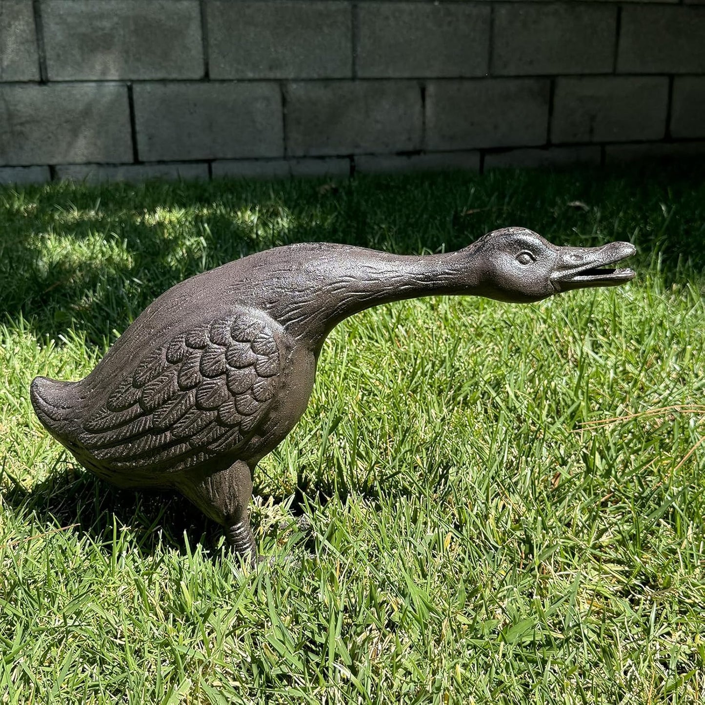 Vintage Cast Iron Goose Statue（18" Tall）- Handcrafted Feather Details, Realistic Garden Lawn Decor, Heavy Duty Outdoor Sculpture HC3267