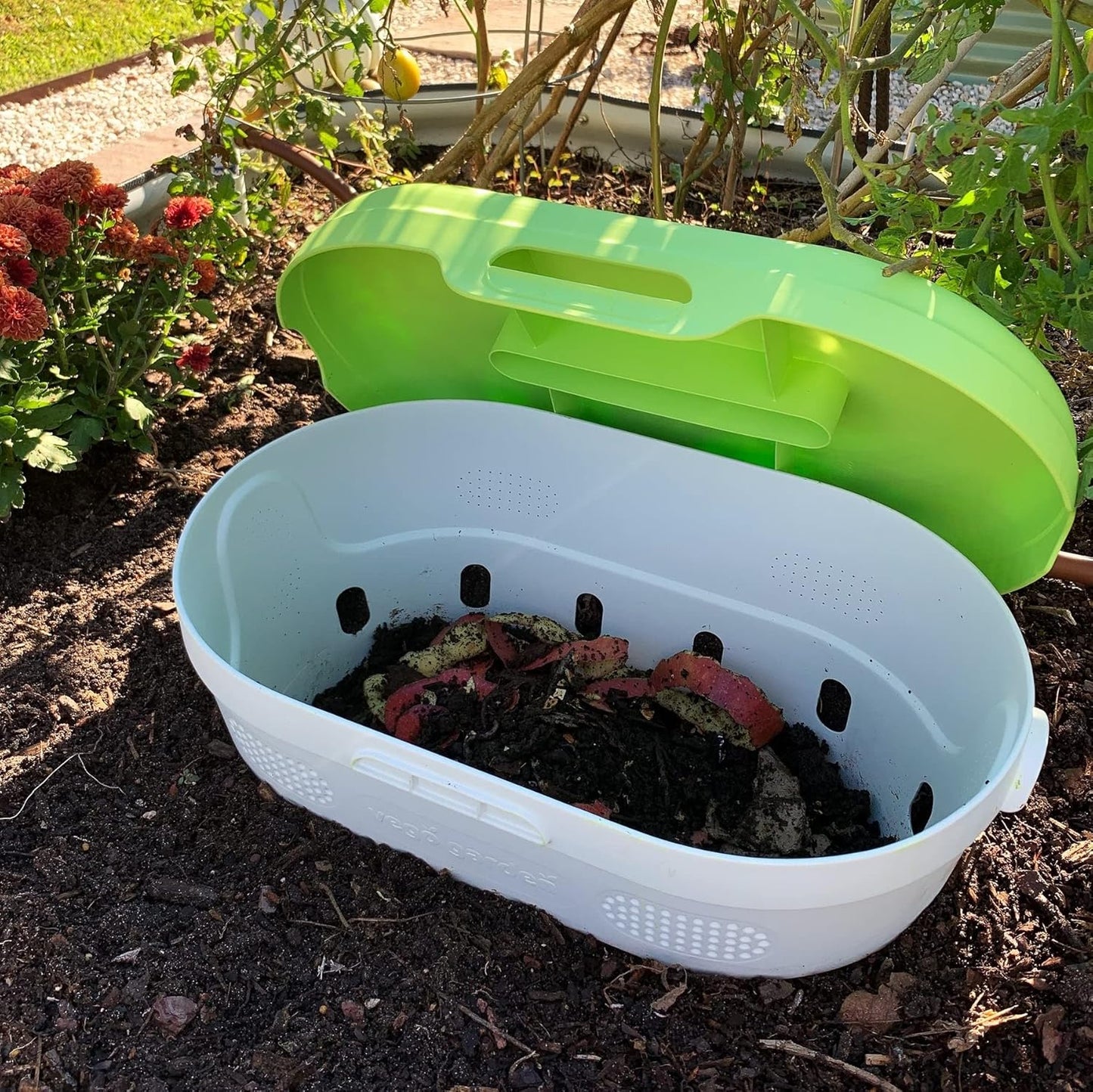 Vego Garden In-Ground Worm Composter Outdoor Farm Compost Bin 8 Gallons BPA-Free Composting System for Raised Garden Beds, Lime
