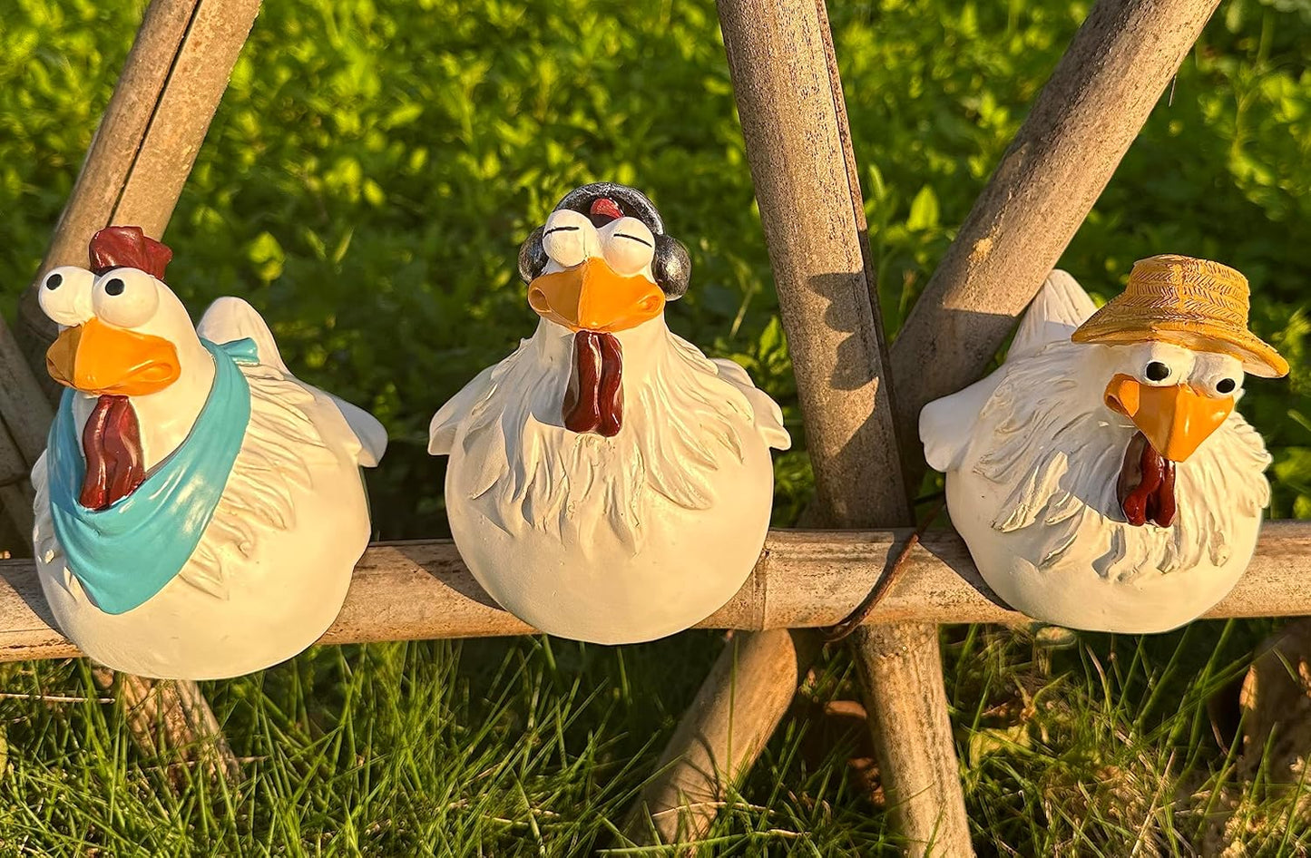 Funny Farm Chickens Statues,Chicken Fence Decoration,Cute Resin Chickens Decor,Outdoor Real Animal Statue,Chicken Sculpture,Perfect for Home Garden Stairs,Farm,Patio,Backyard