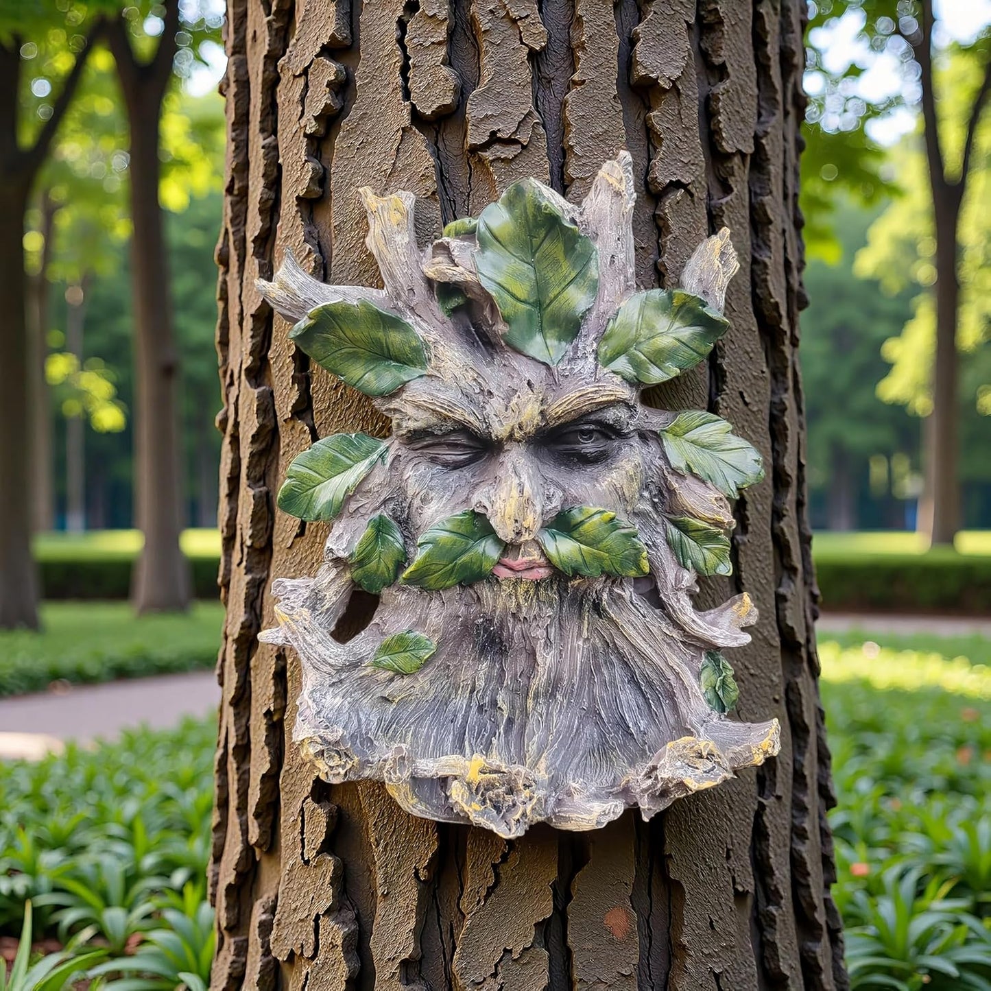 Whimsical Tree Face Garden Decoration ，Tree Faces Decor Outdoor Wallmounted Statue Art with Leaf Features, Outdoor Decor Garden Accessory (Home Decor)