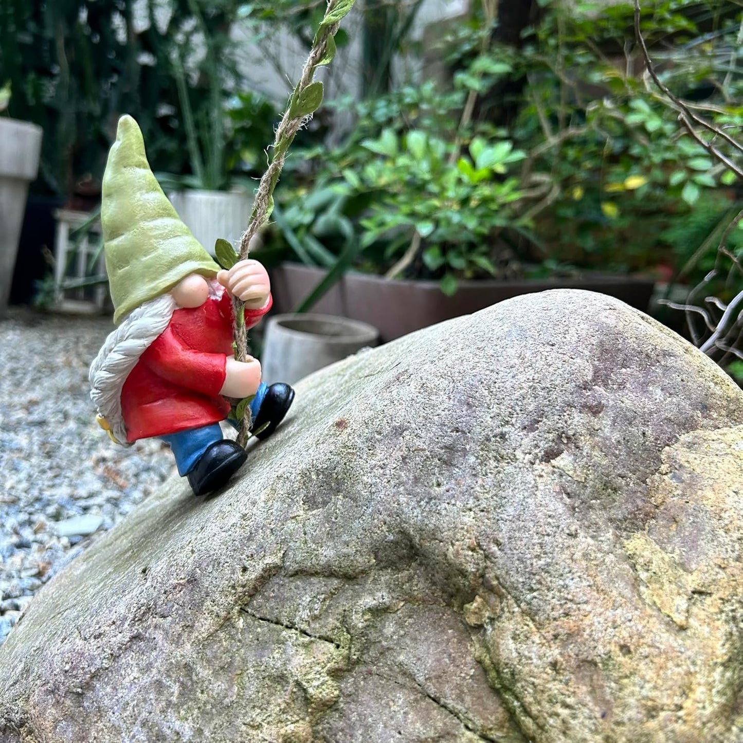 Hanging Gnome Garden Statue Decoration,Climbing Garden Gnomes Statue Figurine Ornament for Indoor Outdoor Home Garden Decor，Gift for Women,mom