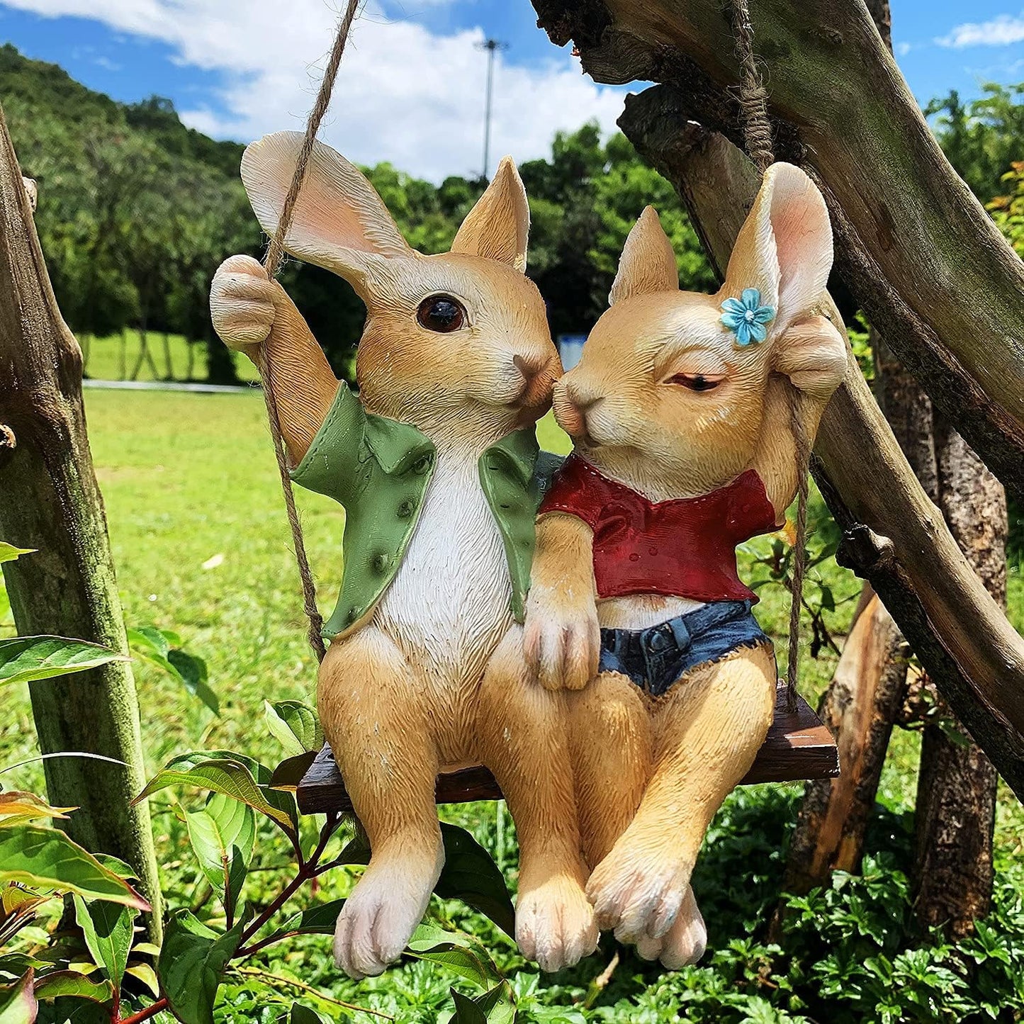 iRonrain Garden Statue Swing Bunny Couples, Indoor Outdoor Hanging Rabbits Lover Sculpture Funny Simulation Art Décor Figurine Ornament for Fence Pathway Backyard Landscape Tree Decorations