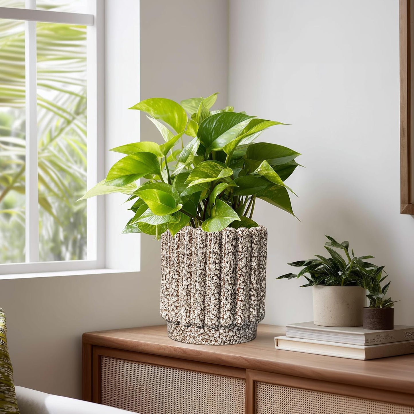 Ceramic Plant Pots - 7.6 Inch Ceramic Planters with Drainage Hole, Fluted Round Planter for Indoor Plants, Decorative Flower Pots Outdoor, Desk Decor, Garden Gifts, Leopard Print White