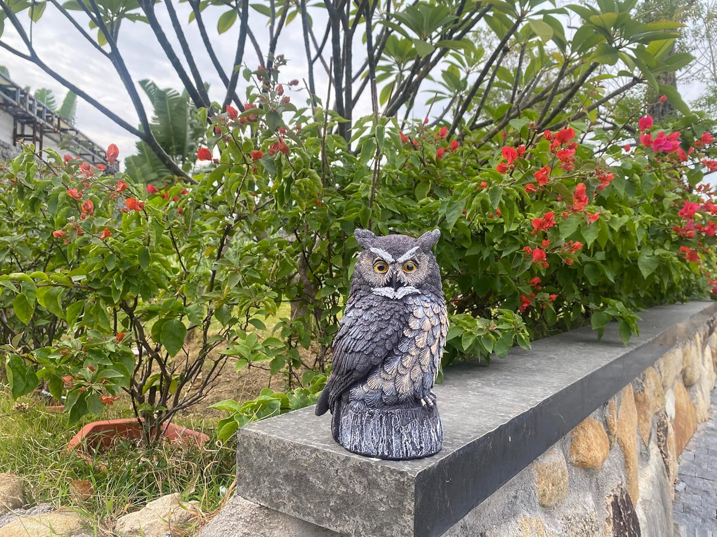 Solar Powered Owl Garden Statue Outdoor Decoration with Solar Lights Sculpture for Porch Patio Lawn and Yard Decoration Christmas Housewarming Gift for Mom