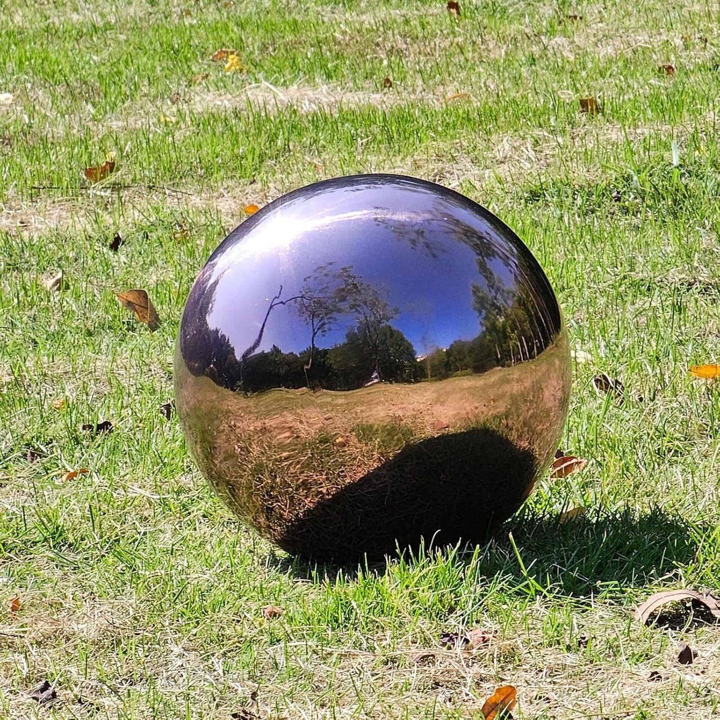 Stainless Steel Gazing Globe Mirror Ball, Decorative Gazing Balls for Garden, Reflective Smooth Garden Ball Sphere for Outdoor Yard Decoration (Purple, Dia: 12 inch)
