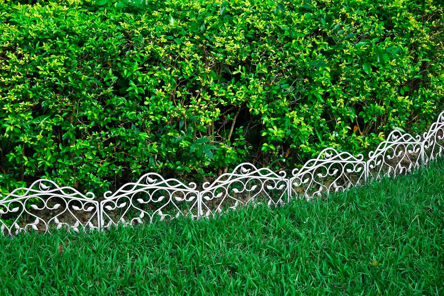 Evelyne Decorative Garden Border Edging: Faux Wrought Iron Leaf & Bird Design