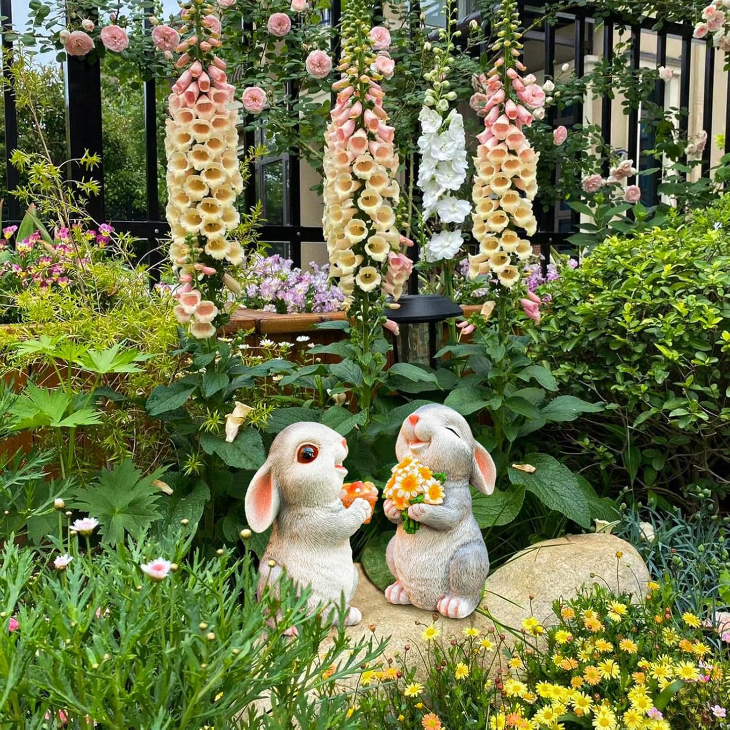 Solar Rabbit Garden Statues Outdoor Bunny Decor Resin Rabbit Figurine Holding Sunflower with LED Lights for Proch Patio Lawn Yard Christmas Mothers Day Gardening Gifts for Mom Grandma