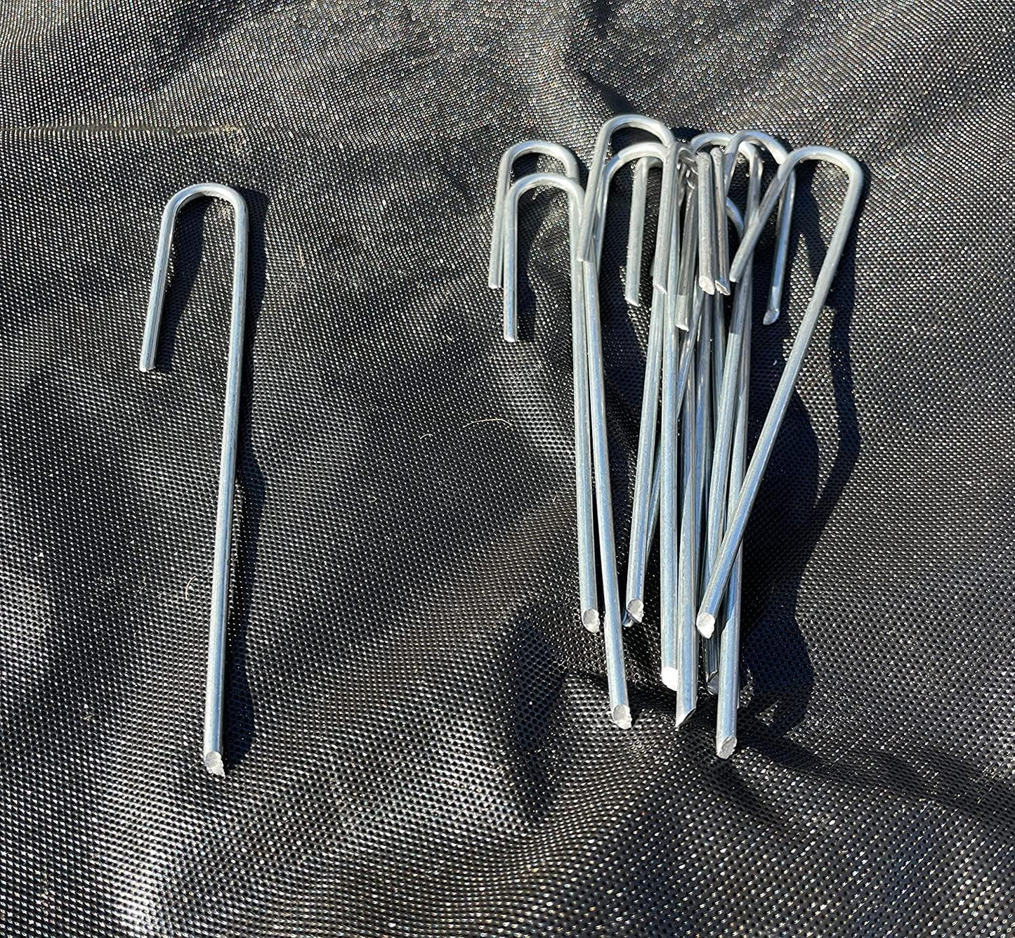 Sandbaggy 200-Pack DRIP TUBING Stakes Landscape Staples | 5 inch Length - 11 Gauge Heavy Duty | Drip Anchors | Landscape Pins | Garden Lawn Nails | Designed to Hold Drip Tubing Up to 1/2" Diameter