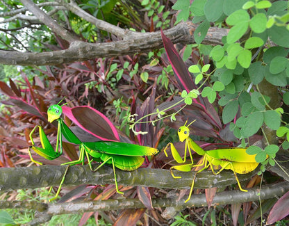GIFTME 5 Metal Mantis Garden Yard Art Decor,Praying Mantis Outdoor Wall Decor for Garden,Patio,Tree,Fence,Lawn Ornaments Set of 2