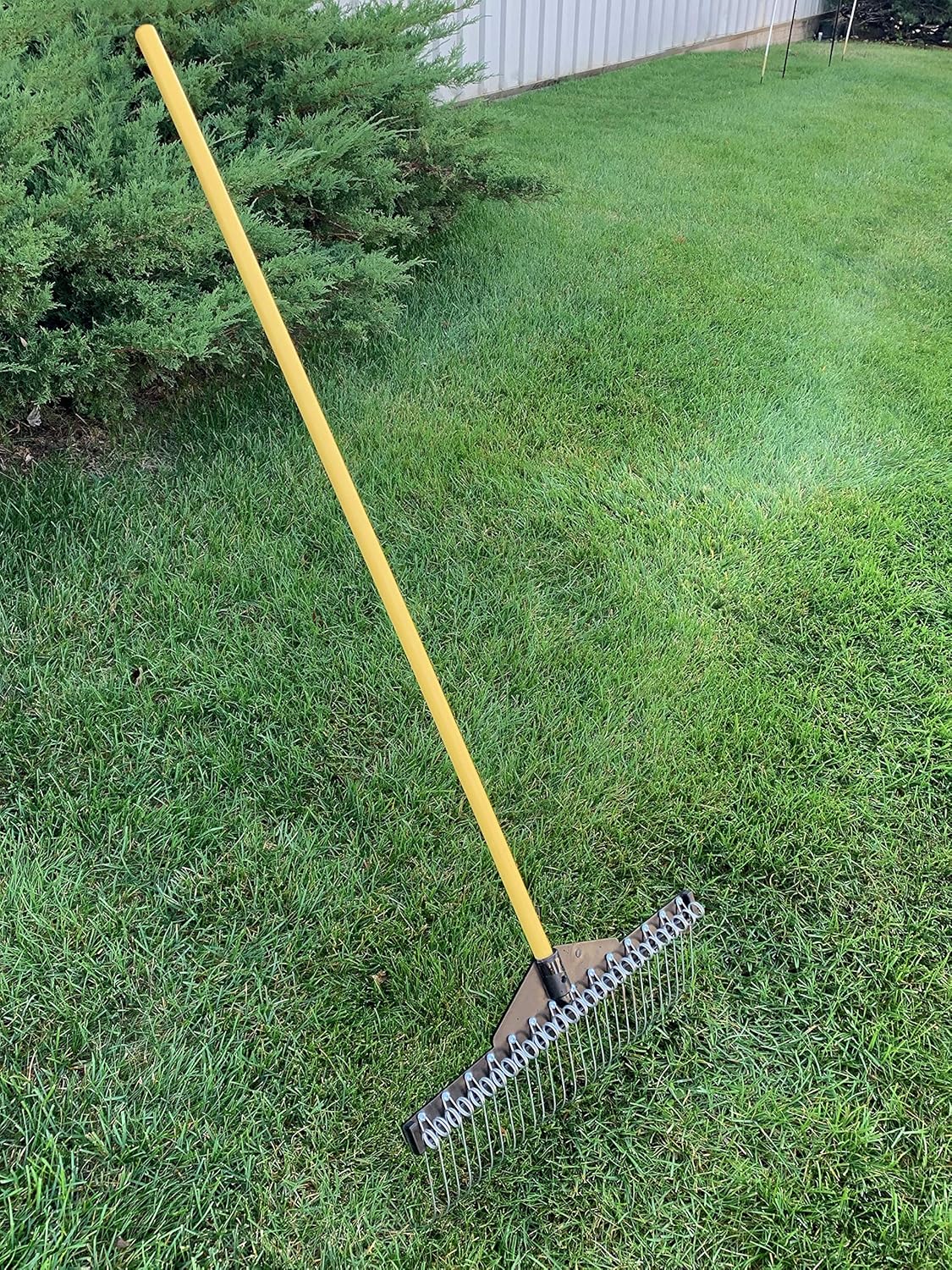 Standard Golf Garden Landscape Rake – 21” Head Garden Debris Rake | Elevate Your Outdoor Spaces with Precision and Efficiency | Ideal for Lawn and Garden Maintenance