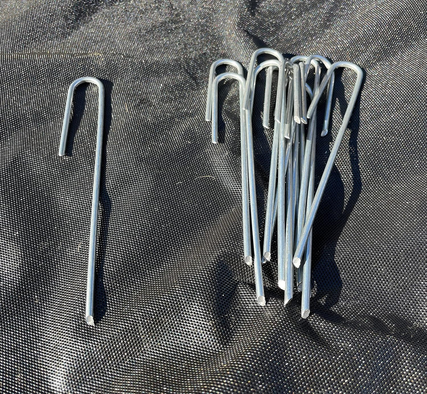 Sandbaggy 200-Pack DRIP TUBING Stakes Landscape Staples | 5 inch Length - 11 Gauge Heavy Duty | Drip Anchors | Landscape Pins | Garden Lawn Nails | Designed to Hold Drip Tubing Up to 1/2" Diameter